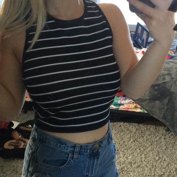 Striped crop top - Picture 2 of 3